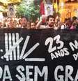 Os 23 anos do Massacre do Carandiru foram lembrados por uma manifestação que percorreu locais simbólicos da capital paulista  Foto: Camila Boehm / Agência Brasil
