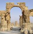 O Arco do Triunfo teria sido pulverizado, segundo ativistas  Foto: Reuters