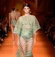 Carol Ribeiro no  desfile para Água de Coco no SPFW Verão 2016  Foto: GettyImages / Reprodução