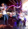 Cultura, serviços sociais de saúde, higiene, palestras, apresentações de projetos sociais locais e shows musicais estão entre as ações  Foto: Mercedes-Benz / Divulgação