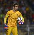 Luca não quis seguir os passos do pai, um meia cerebral, e resolveu ser goleiro  Foto: Getty Images
