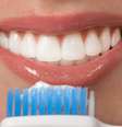 As pastas de dente clareadoras diminuem os tons mantendo a cor original dos dentes  Foto: Brian Chase / Shutterstock