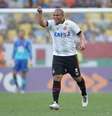 Walter comemora seu gol na vitória do Atlético-PR contra o Fluminense por 1 a 0 no Maracanã  Foto: Pedro Martins/ Agif/Gazeta Press