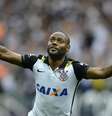 Vagner Love, do Corinthians, comemora seu gol durante partida contra o Flamengo  Foto: Mauro Horita/Agif/Gazeta Press