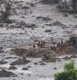Equipe procura por desaparecidos em Bento Rodrigues, distrito de Mariana  Foto: Agência Brasil