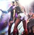“Ainda mais quente”, escreveu Claudia Leitte sobre a chegada de Anitta  Foto: @claudialeitte/Instagram/Reprodução