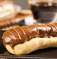 O éclair de chocolate é uma das opções mais populares do doce.  Foto: Shutterstock / Vivo Mais Saudável