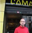 Dono de restaurante levou clientes para seu apartamento e continuou servindo comida enquanto ataques ocorriam do outro lado da rua  Foto:  BBC / BBC News Brasil