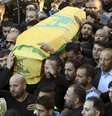 Funeral de Adel Termos; testemunhas afirmam que ele se lançou sobre um dos suicidas quando percebeu o ataque  Foto: Divulgação/BBC Brasil / BBC News Brasil