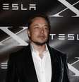 Elon Musk fez fortuna no mundo digital com o PayPal, e depois partiu para voos literalmente mais altos: criou a SpaceX, empresa que quer tornar corriqueiras e baratas as viagens ao espaço  Foto: Phil Staffor/Shutterstock