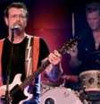 Vocalista da banda de rock americana Eagles of Death Metal, que se apresentava em casa de shows em Paris no momento dos ataques, disse que fãs foram mortos no camarim  Foto: Divulgação/BBC Brasil / BBCBrasil.com