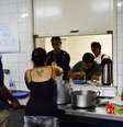 Os estudantes se dividem para fazer a limpeza, garantir a alimentação, manter a segurança e atender às demandas da imprensa  Foto: Rovena Rosa/ Agência Brasil