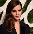 A atriz Emma Watson participou do projeto doando um sapato Louboutin  Foto: Pascal Le Segretain/Getty Images