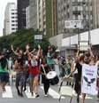 Estudantes realizam protesto contra a reorganização escolar na Avenida Brigadeiro Faria Lima, esquina com Avenida Rebouças, em Pinheiros, em São Paulo (SP), na manhã desta quinta-feira (3).  Foto: Renato S. Cerqueira/Futura Press