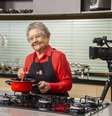 A vida da apresentadora Palmirinha Onofre é em si uma lição e, aos 84 anos, ela vai compartilhar suas receitas e suas histórias para empreendedores no site eduK  Foto: Luiz Padovan / eduK
