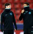 Neymar e Messi durante a sessão de treinos antes da partida contra o Bayer Leverkusen, pela Liga dos Campeões  Foto: Getty Images