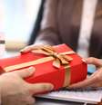 Presentes customizados são a melhor forma de mostrar a seu cliente a importância que ele tem  Foto: Tatsianama/Shutterstock
