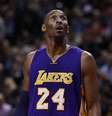 Astro Kobe Bryant não está conseguindo levar o time de Los Angeles às vitórias na atual temporada  Foto: Getty Images