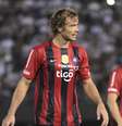 Diego Lugano não teve uma noite feliz e acabou marcando, contra, um dos gols que deram o título paraguaio ao rival Olimpia  Foto: Getty Images