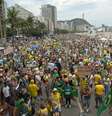Protesto pede o impeachment da presidente do Brasil, Dilma Rousseff, em Copacabana no Rio de Janeiro, RJ, neste domingo (13).   Foto: Alessandro Buzas / Futura Press