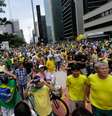 Protesto pede o impeachment da presidente do Brasil, Dilma Rousseff, na Avenida Paulista em São Paulo, SP, neste domingo (13).  Foto: Newton Menezes / Futura Press