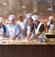 Aulas de culinária são atração em cruzeiros  Foto: Oceania Cruises/Divulgação