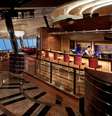 A boate Viking Crown Lounge, do Rhapsody, é proibida para menores de 18 anos durante a noite  Foto: Royal Caribbean International/Divulgação