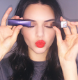 Modelo posou com os novos batons da Estée Lauder  Foto: @kendalljenner / Instagram / Reprodução