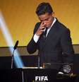 Wendell Lira se emociona ao receber o Prêmio Puskas  Foto: Philipp Schmidli / Getty Images