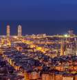Caminhar pelas charmosas ruas do centro histórico, visitar parques e museus estão entre as opções de lazer oferecidas pela cidade  Foto: peresanz/Shutterstock