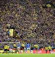 A "muralha amarela" lota todos os jogos do Borussia Dortmund no Signal Iduna Park  Foto: Sascha Steinbach / Getty Images