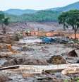 O rompimento da Barragem de Fundão, em 5 de novembro, despejou milhões de metros cúbicos de resíduos de mineração, devastando o distrito de Bento Rodrigues e matando 17 pessoas  Foto: Agência Brasil