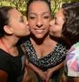 Simone Tavares é mãe de duas jovens com microcefalia: Patrícia, 20 anos, e Adriana, 14. Elas são para-atletas e já colecionam mais de 60 medalhas   Foto: Agência Brasil