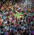 Mangueirenses comemoram na quadra da escola o título de campeã no carnaval de 2016 do Grupo Especial do Rio   Foto: Tomaz Siva / Agência Brasil