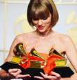A cantora foi a primeira mulher a ganhar duas vezes o prêmio Álbum do Ano no Grammy Awards  Foto: Instagram/@taylorswift / Reprodução