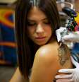 Procure sempre um local seguro e higienizado para se tatuar. Fotos: iStock, Getty Images  Foto: Vivo Mais Saudável