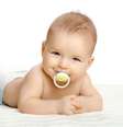 Segundo um estudo sueco, crianças cujas chupetas são limpas com a saliva de seus pais têm uma maior variedade de bactérias benéficas à saúde no organismo   Foto: tankist276 / Shutterstock