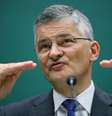 Seis meses após escândalo sobre manipulação dos dados das emissões de carbono dos veículos da empresa, Michael Horn deixa o cargo, segundo a VW, para "buscar novas oportunidades"  Foto: Getty Images