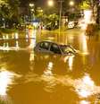 Alagamento no Centro de Caieiras, na Grande São Paulo, na madrugada desta sexta-feira (11). Pessoas ficaram ilhadas, veículos ficaram submersos e alguns foram arrastados pelas águas  Foto: Nivaldo Lima/Futura Press