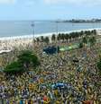 Manifestação em Copacabana contra a corrupção e pela saída da presidenta Dilma Rousseff  Foto: Tânia Rêgo/Agência Brasil