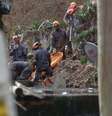 Bombeiros trabalham na área onde houve um desabamento causado pela chuva em Mairiporã  Foto: Newton Menezes/Futura Press