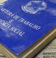 No setor privado, houve aumento do número de assalariados sem carteira assinada (4,6%) e caiu o número de assalariados com carteira assinada (-0,8%).  Foto: Divulgação