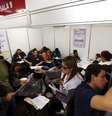  Foto: Pessoas preenchem fichas de emprego em São Paulo  REUTERS/Paulo Whitaker / O Financista
