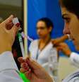 Vacinação dos profissionais de saúde contra H1N1 no Hospital das Clínicas   Foto: Rovena Rosa/Agência Brasil