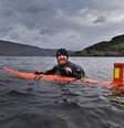 Engenheiro escocês John Haig acha modelo de monstro usado em filme de 1970 no fundo do Lago Ness.  Foto: John Haig / Getty Images