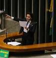 Deputada Raquel Muniz (PSD-MG), mencionou o marido Ruy Muniz, prefeito de Montes Claros, é exemplo de honestidade e em seguida disse "sim" à aprovação de pedido de impeachment da presidente Dilma  Foto: Agência Brasil