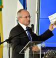 Ave rara: Hartung é um dos poucos governadores que não estão afogados em dívidas  Foto: Divulgação/Facebook / O Financista