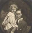 Princesa Elizabeth com o pai, George, então Duque de York, em 30 de julho de 1929  Foto: Palácio de Buckingham/Divulgação