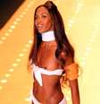 A modelo Naomi Campbell desfilou para a grife Osklen na abertura do São Paulo Fashion Week Verão 2004/2005  Foto: Futura Press/Alex Ribeiro