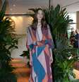 Estilista apostou em vestidos com estampas étnicas ou geométricas  Foto: Francisco Cepeda / AgNews
